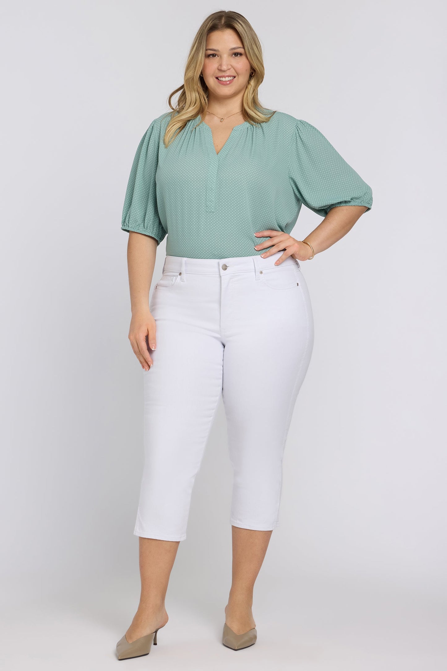 Chloe Capri Jeans In Plus Size - Optic White