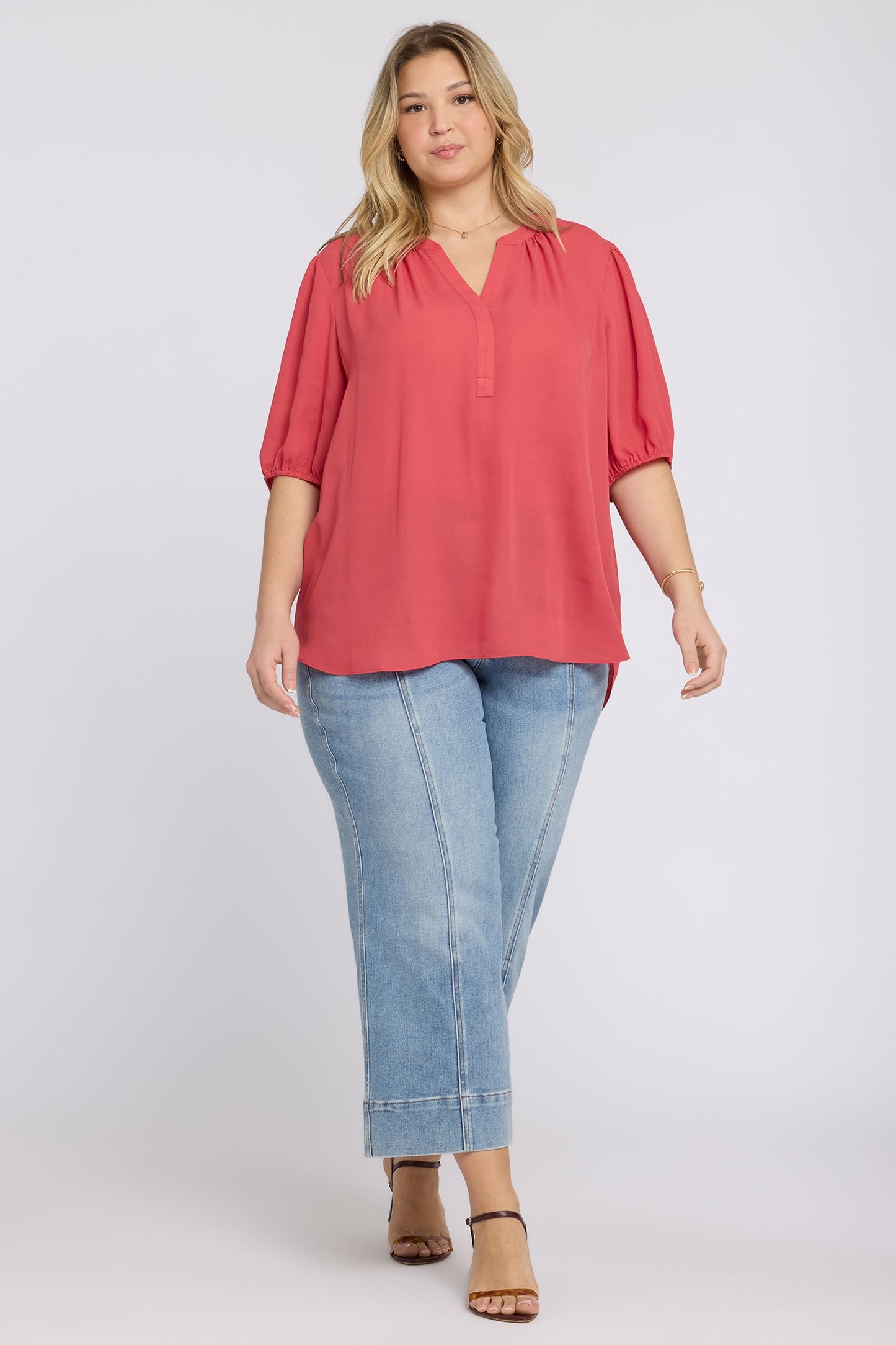 Short Puff Sleeved Popover Top in Plus Size - Chrysanthemum