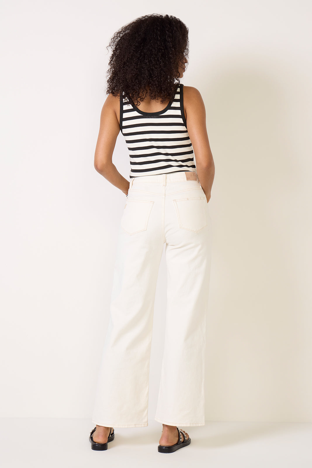 Anessa w Vintage Welt Pockets