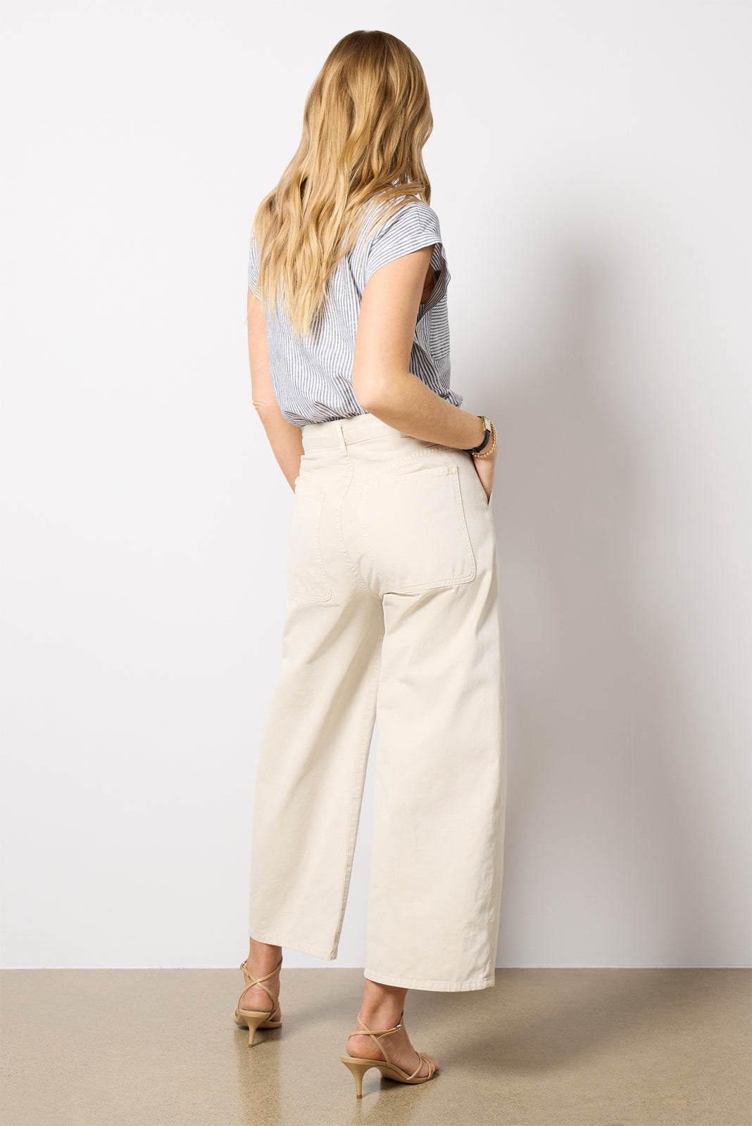 Ayla Cargo Crop