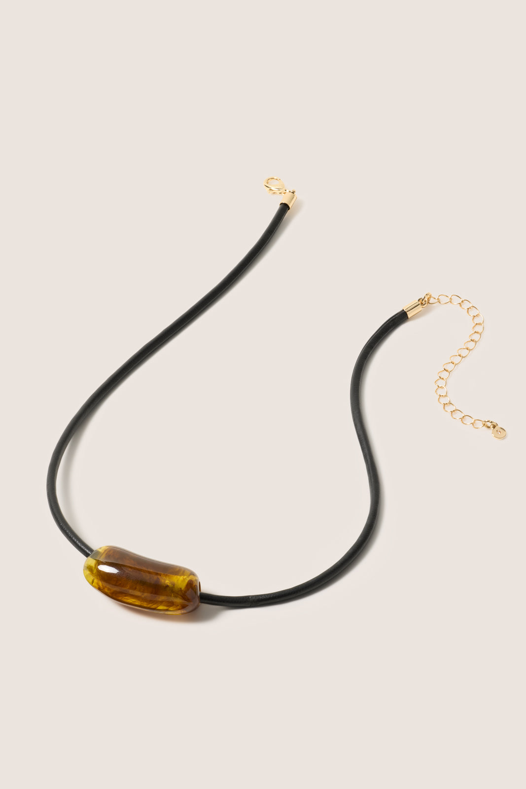 Este Resin Cord Necklace