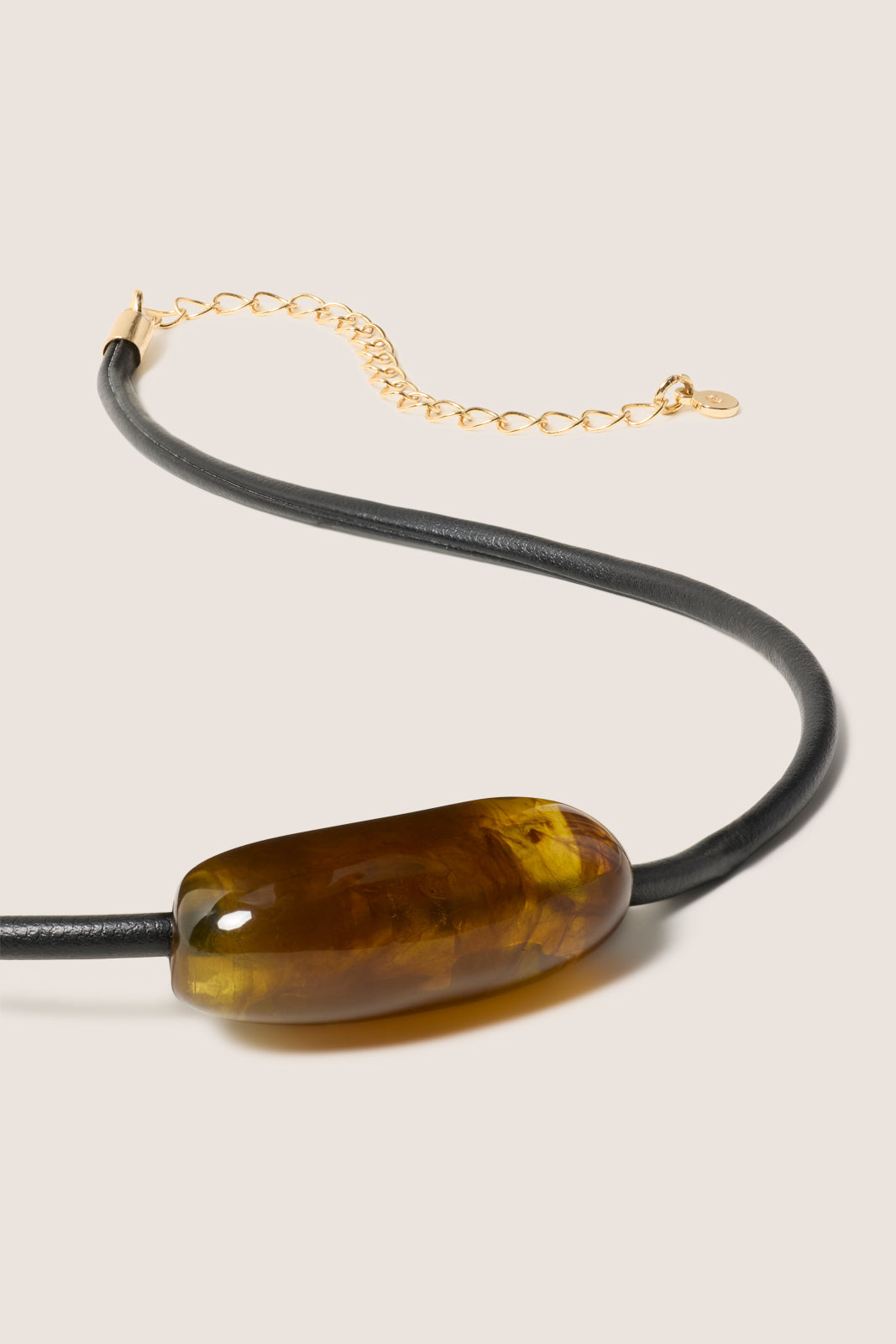 Este Resin Cord Necklace