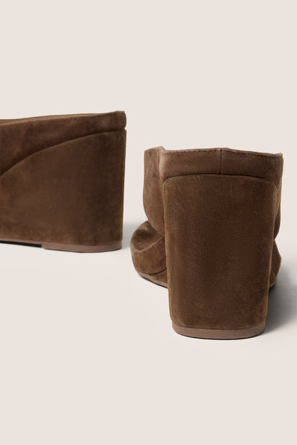 Hinna Wedge