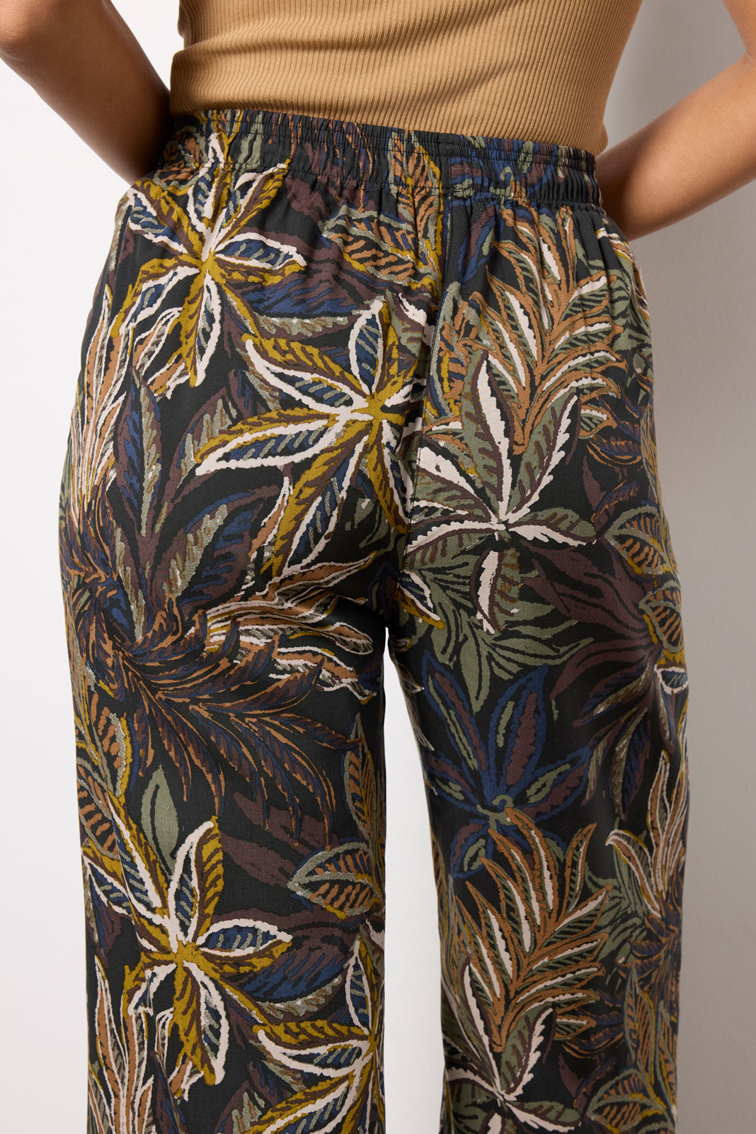 Isla Palm Printed Pants