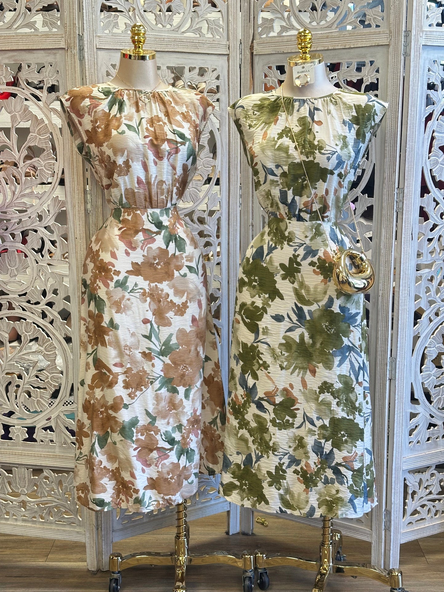 Floral Cinched Midi Dress -Estira Poco , Slightly Stretchy