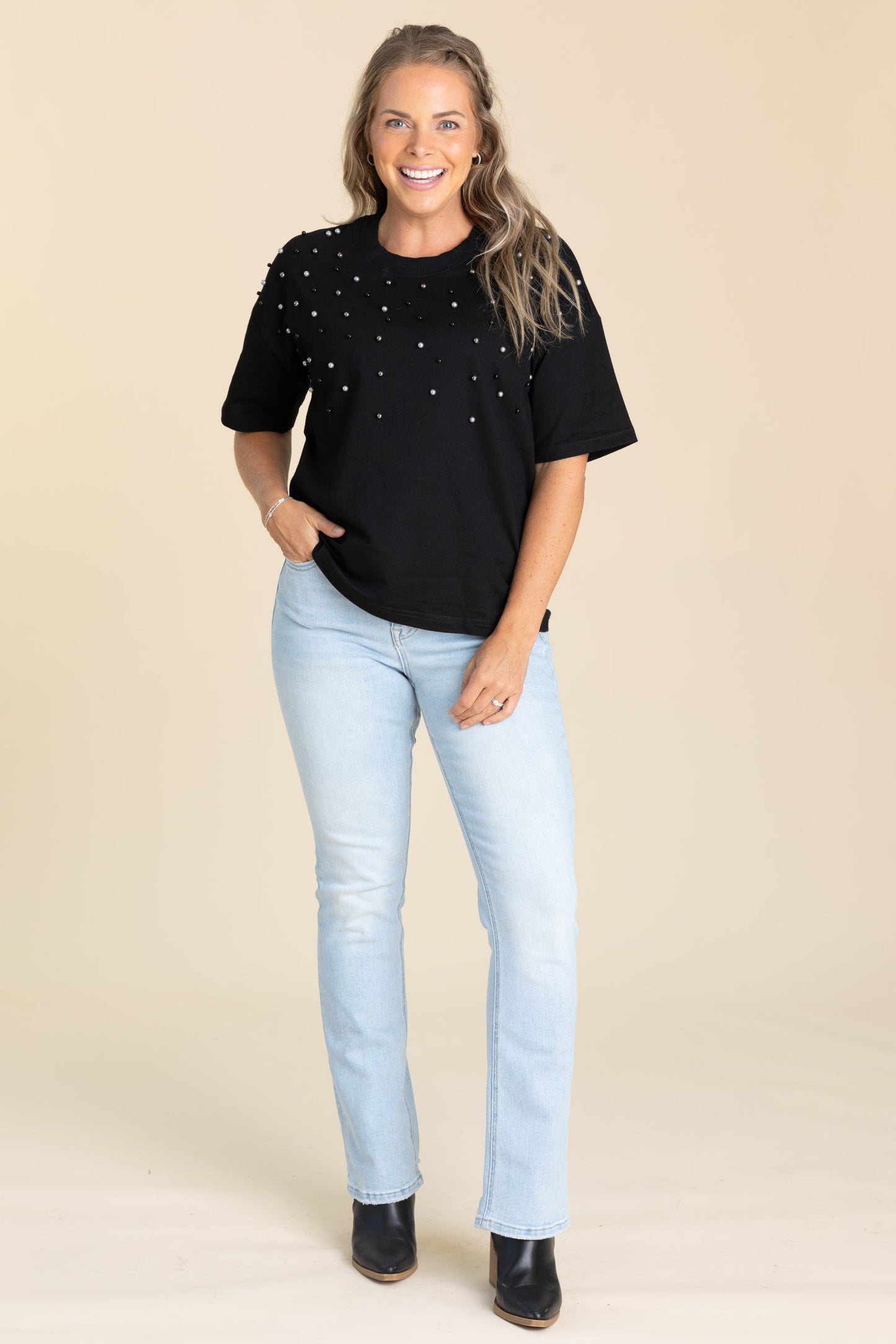 Black Crewneck Knit Top With Pearls