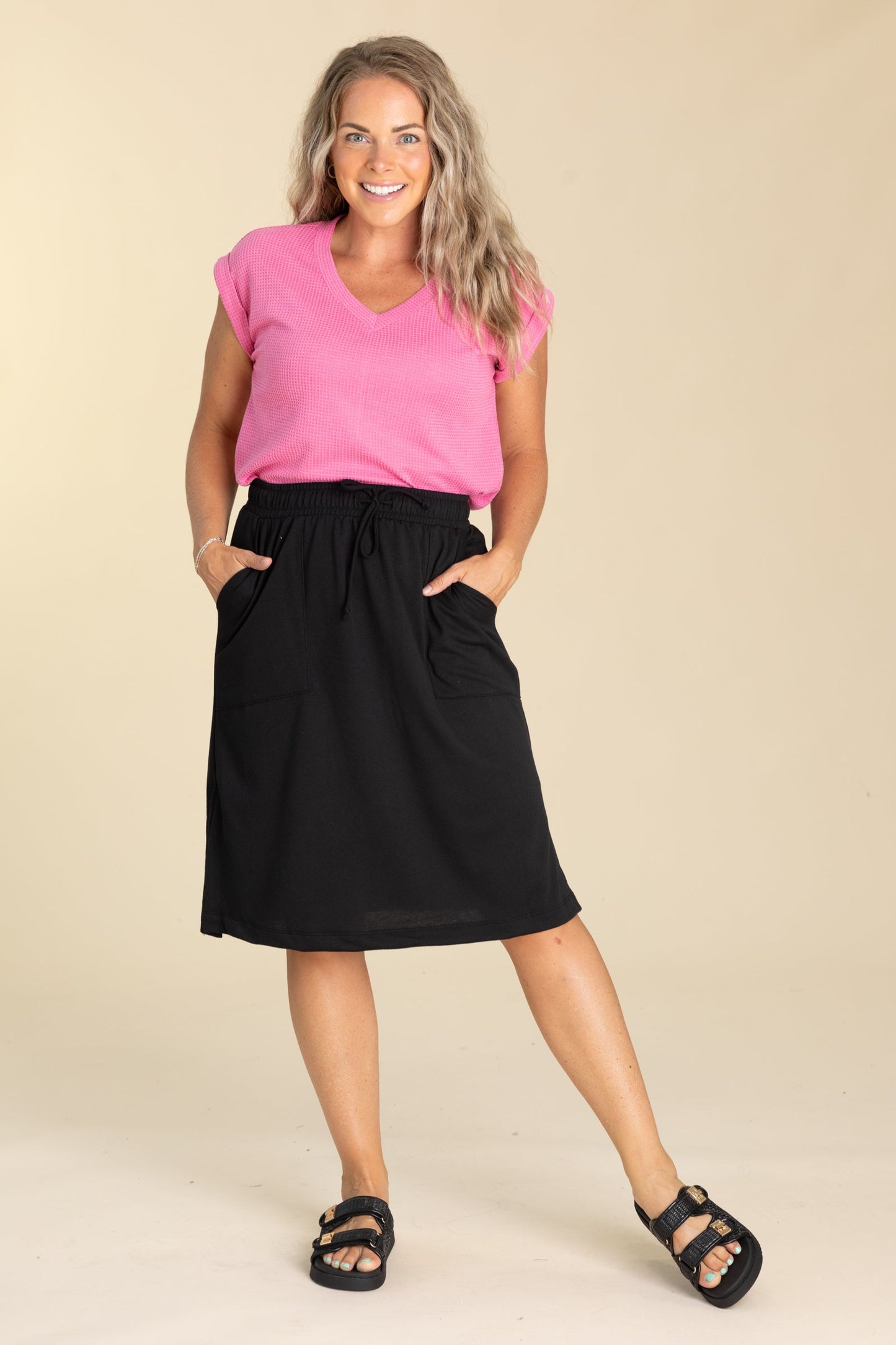 Black Solid Skirt With Pockets And Waist Tie