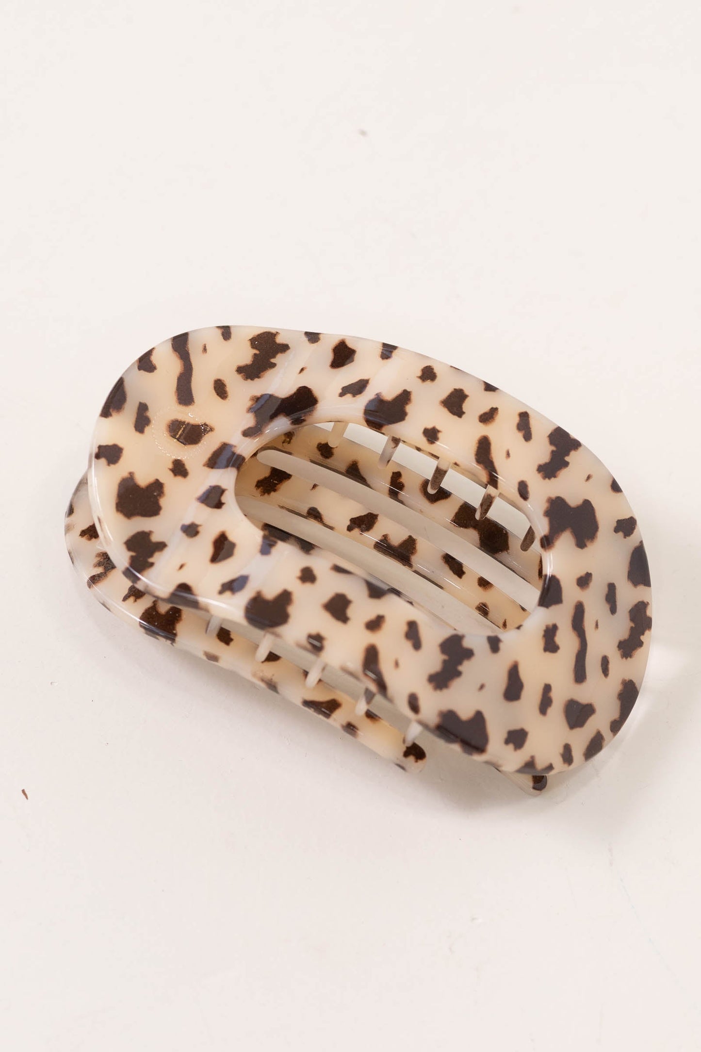 Blonde Tortoise Flat Round Hair Clip