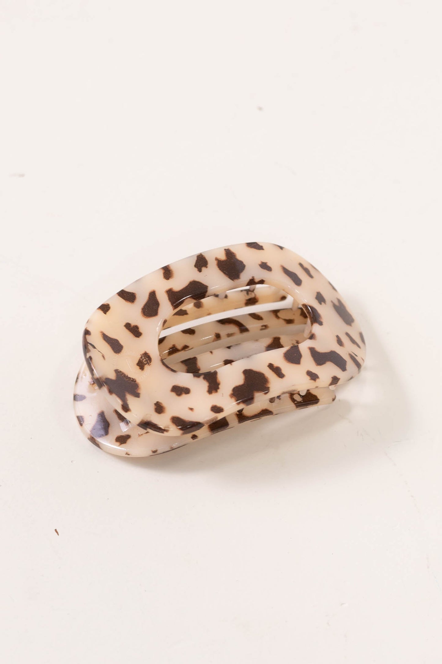 Blonde Tortoise Flat Round Hair Clip