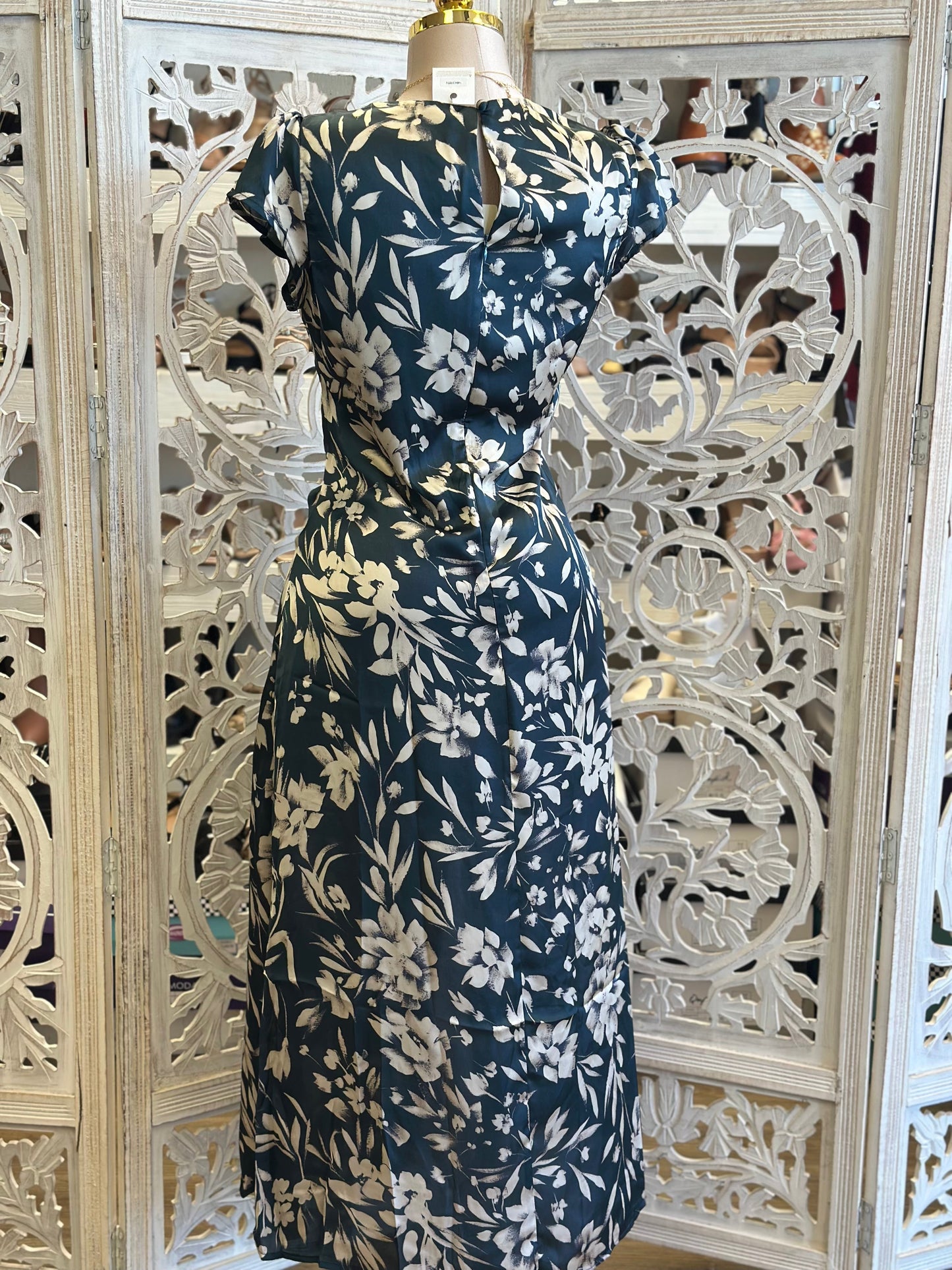 Leaf Pattern Midi Dress- Not Stretchy, No Estira