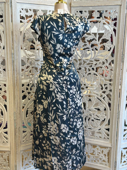 Leaf Pattern Midi Dress- Not Stretchy, No Estira