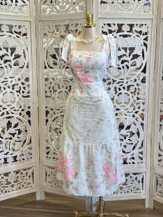 Square Neck Floral Eyelet Dress - No Estira, Not Stretchy