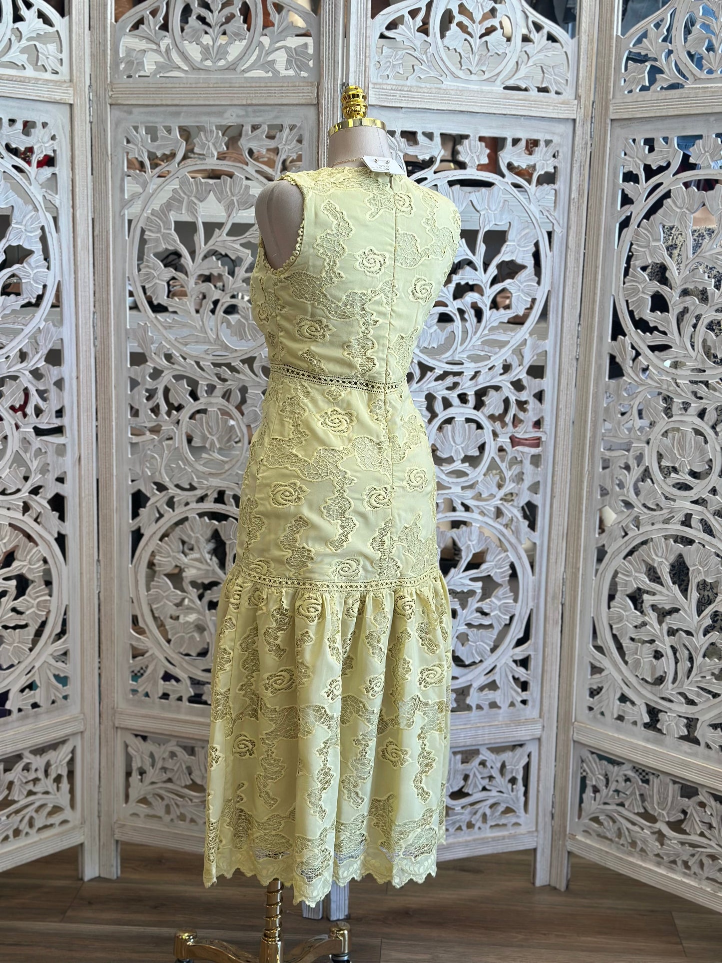 Yellow Lace Midi Dress - No Estira, Not Stretchy
