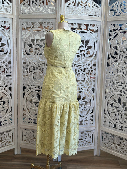 Yellow Lace Midi Dress - No Estira, Not Stretchy