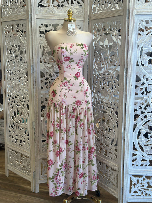 Pastel Pink Floral Maxi Dress-Estira, Stretchy.. estira solo de la parte de atrás. (Copy)