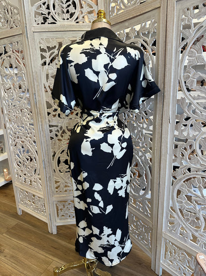 Satin Button Up Black Leaf Pattern Dress- No Estira, Not Stretchy