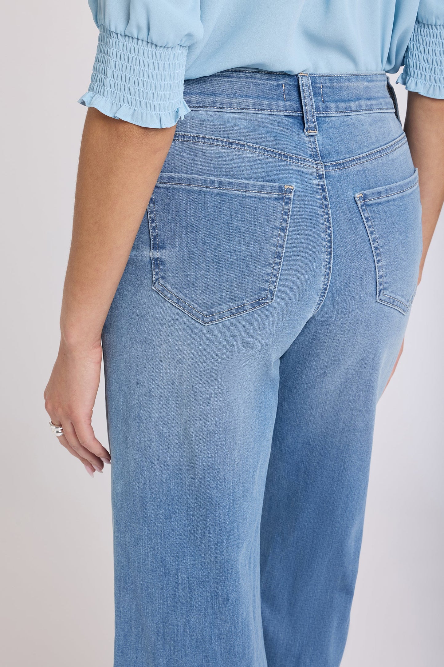 Coco Relaxed Wide Leg Crop Jeans - Vista Lakes