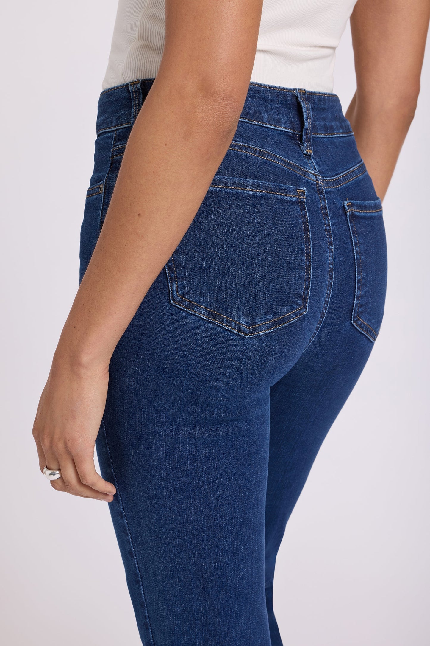 Marilyn Straight Jeans - Quinn