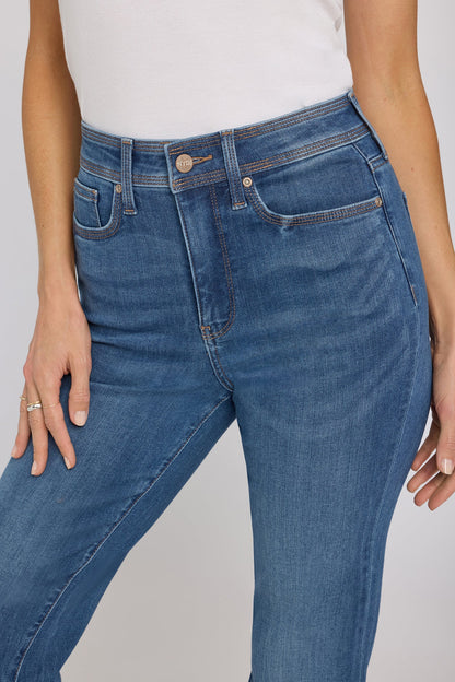Marilyn Straight Jeans In Petite - Wild River