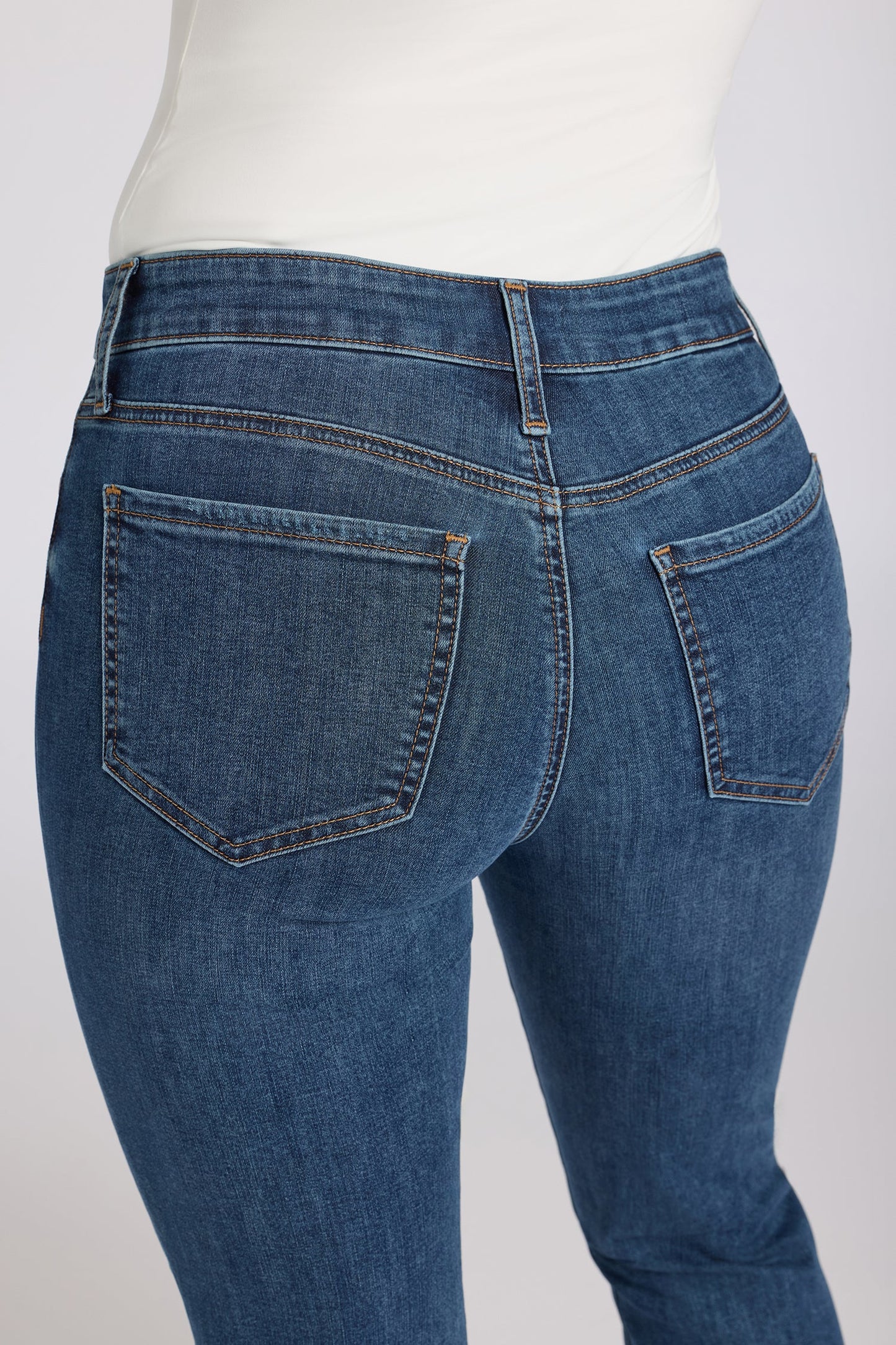Marilyn Straight Crop Jeans In Petite - Sunset Villa