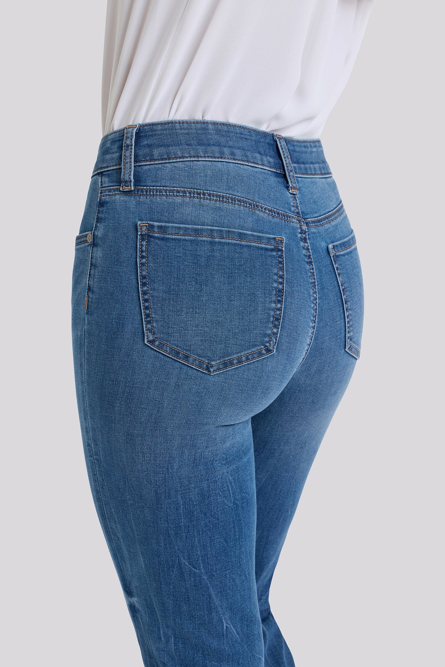 Marilyn Straight Crop Jeans In Petite - Wild River