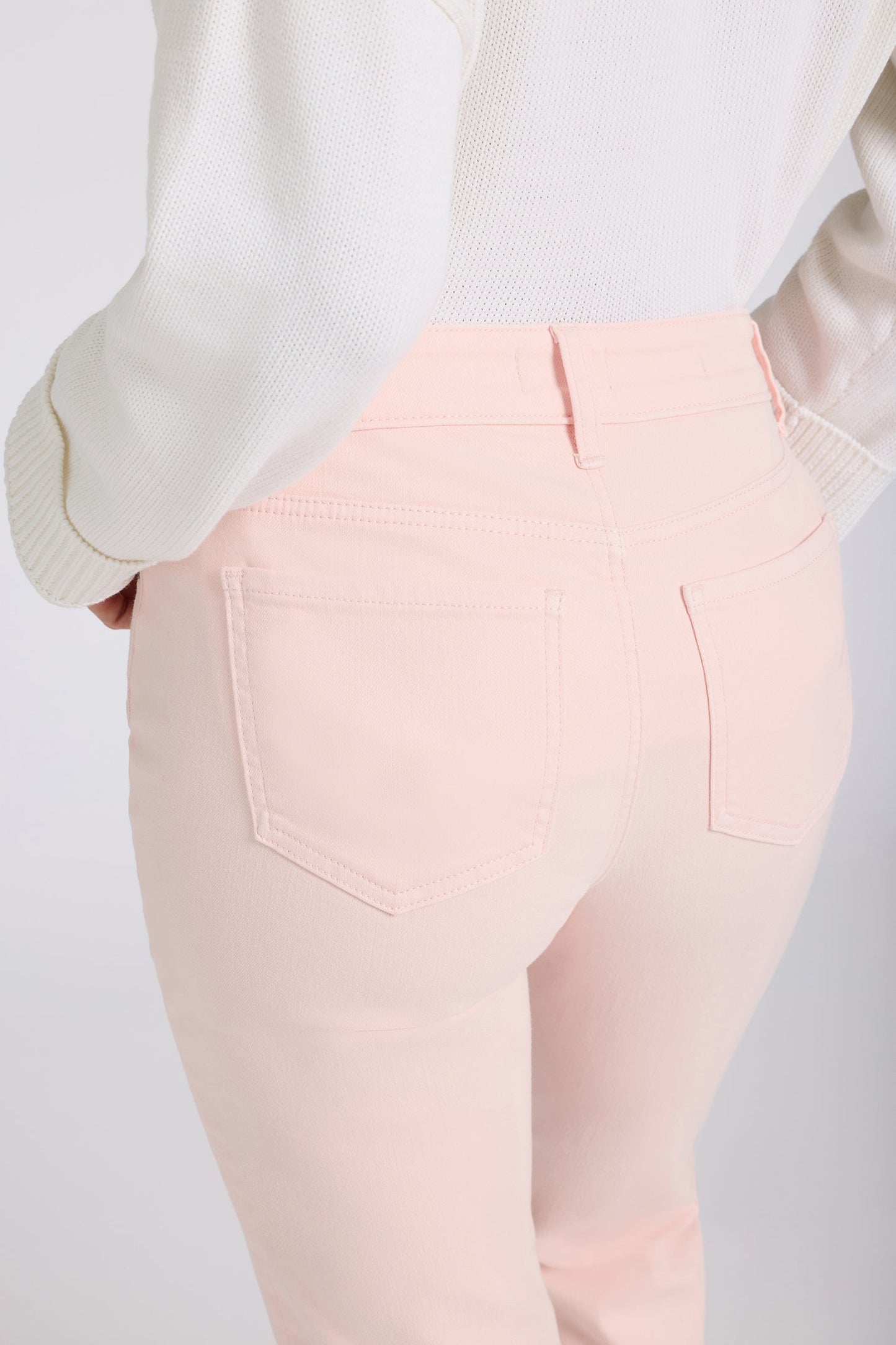 Marilyn Straight Crop Jeans In Petite - Pink Dogwood