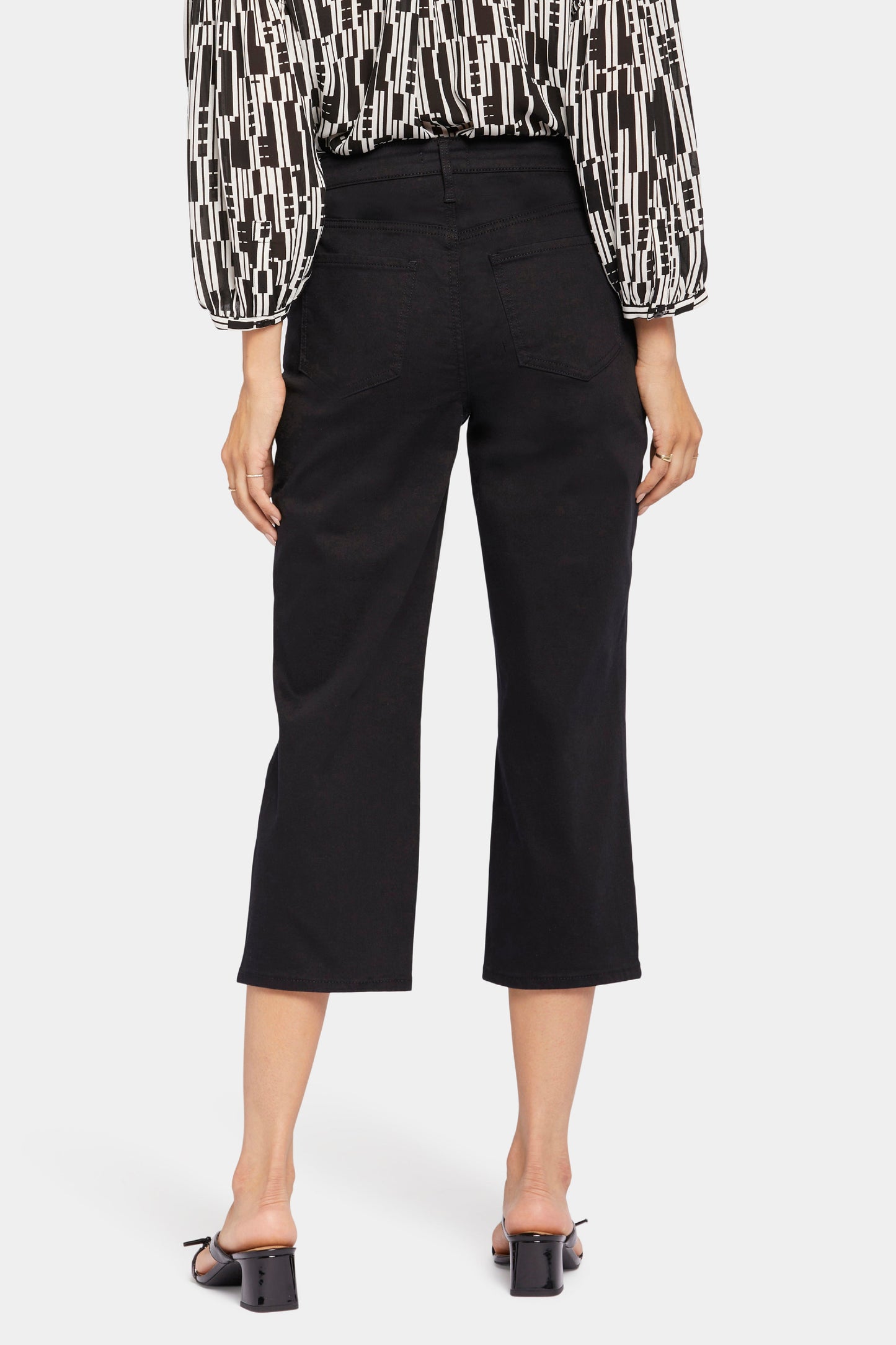 Joni Relaxed Capri Jeans In Petite - Black