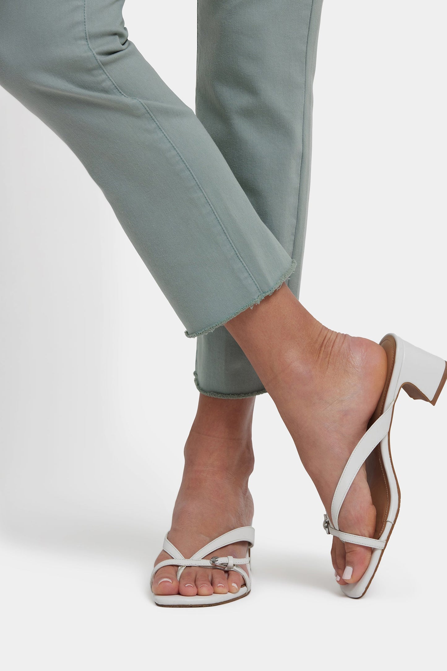 Sheri Slim Ankle Jeans In Petite - Mistletoe