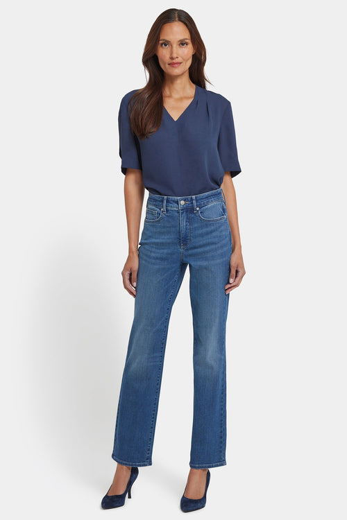 Marilyn Straight Jeans In Petite - Lake Notre-Dame
