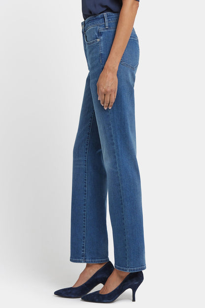 Marilyn Straight Jeans In Petite - Lake Notre-Dame