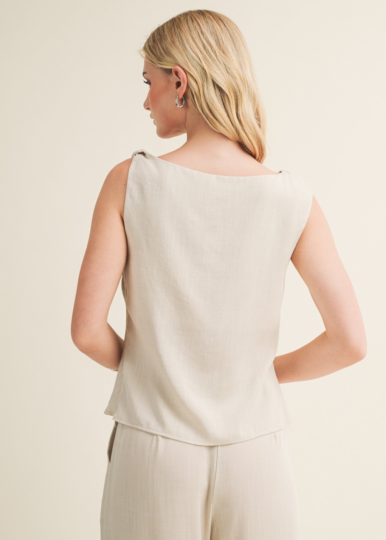 HANNAH TWISTED SHOULDER TOP