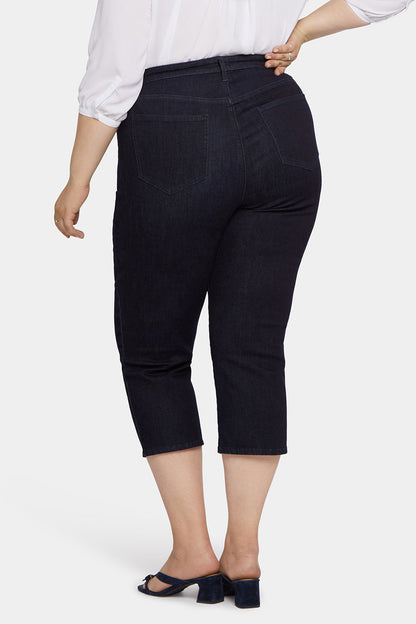 Joni Relaxed Capri Jeans In Plus Size - Illusion