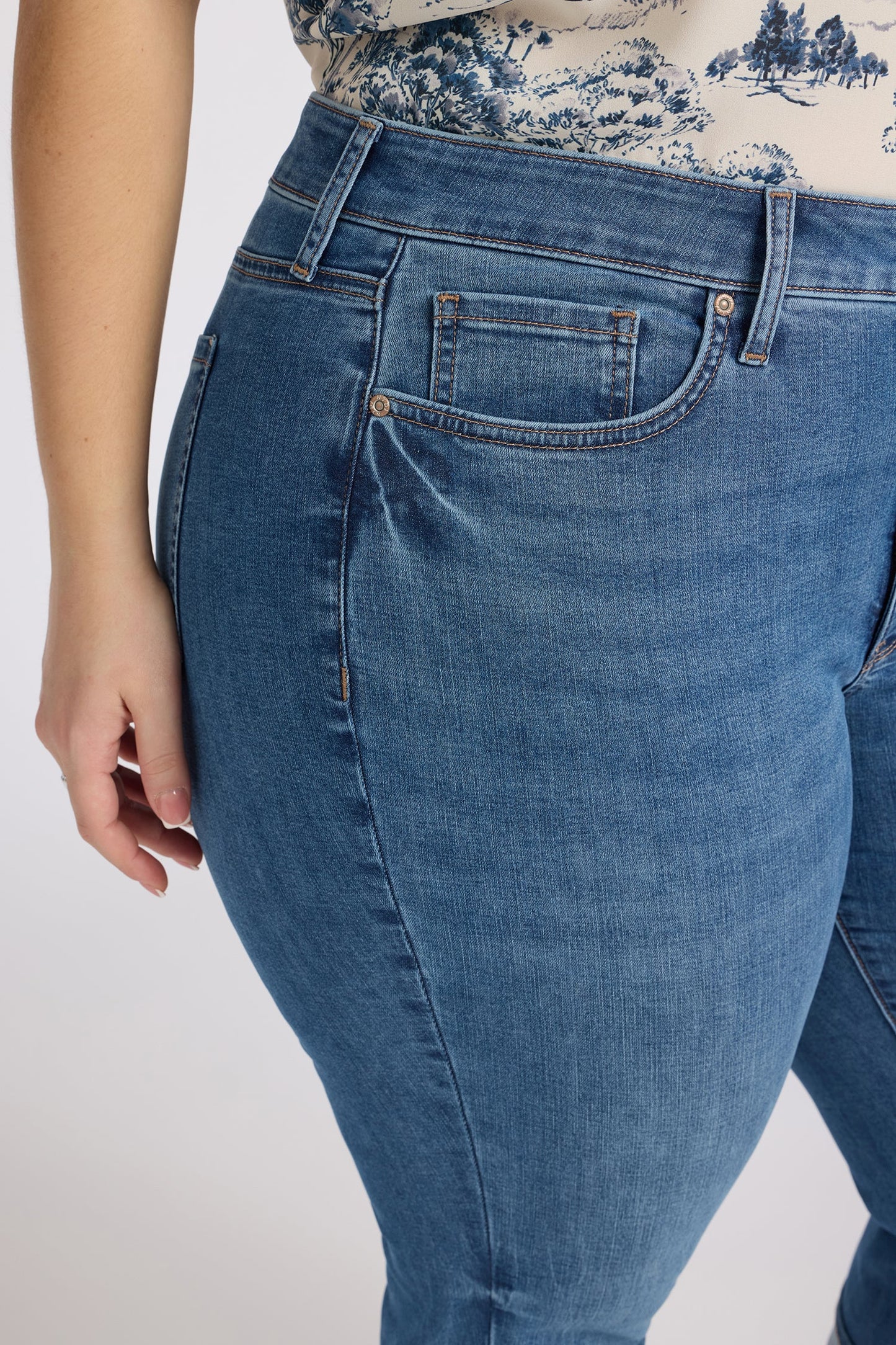 Marilyn Straight Crop Jeans In Plus Size - Wild River