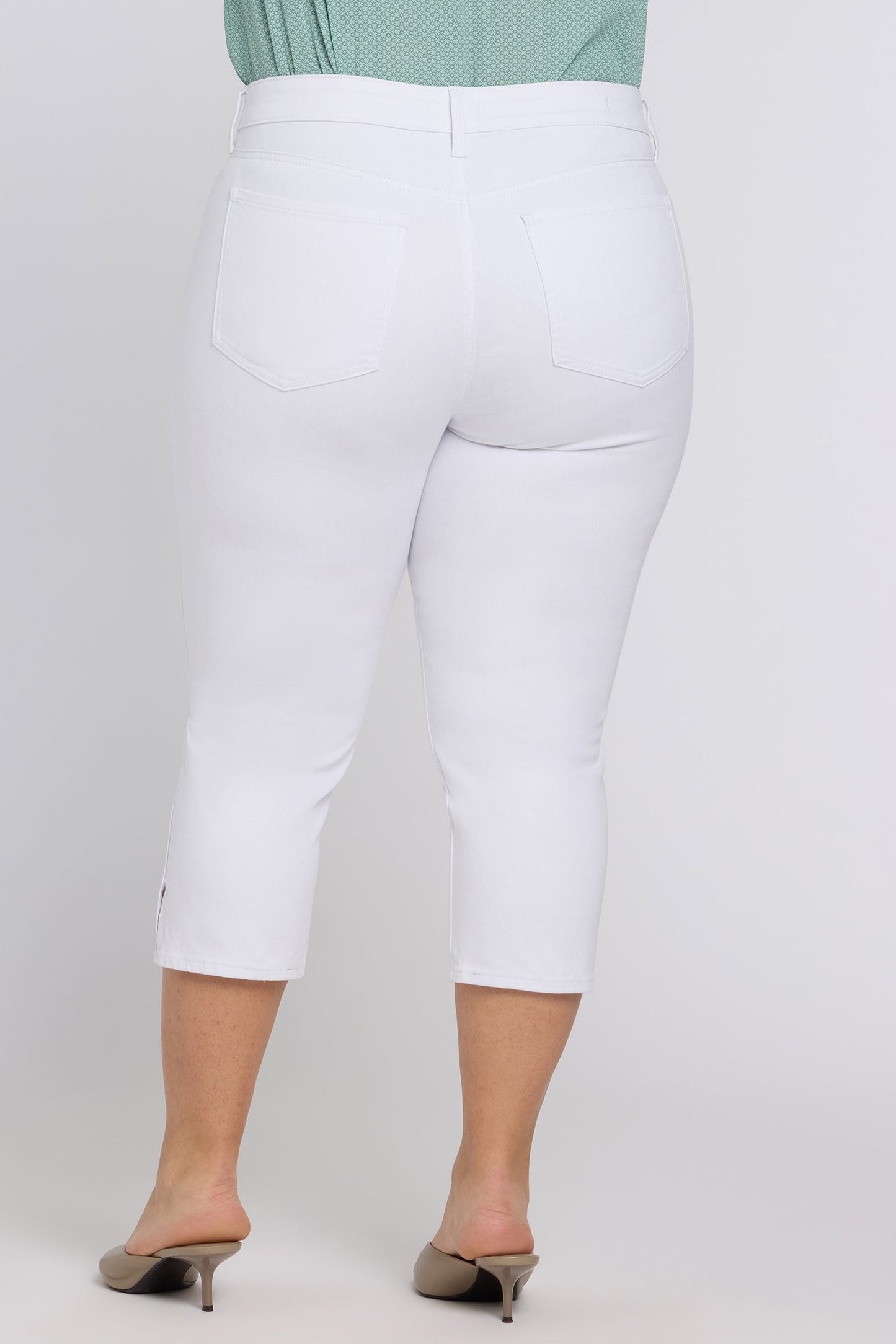 Chloe Capri Jeans In Plus Size - Optic White