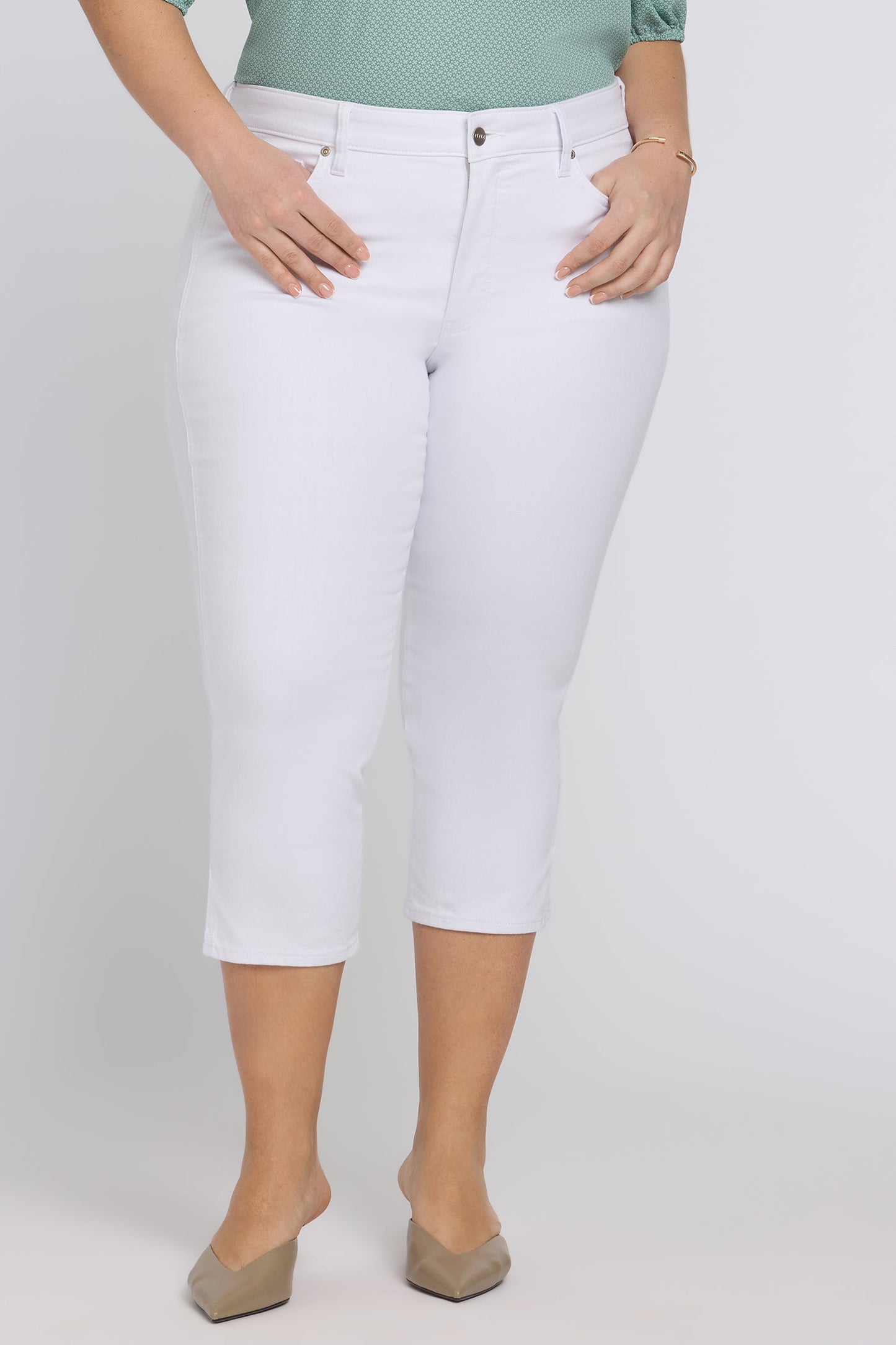 Chloe Capri Jeans In Plus Size - Optic White
