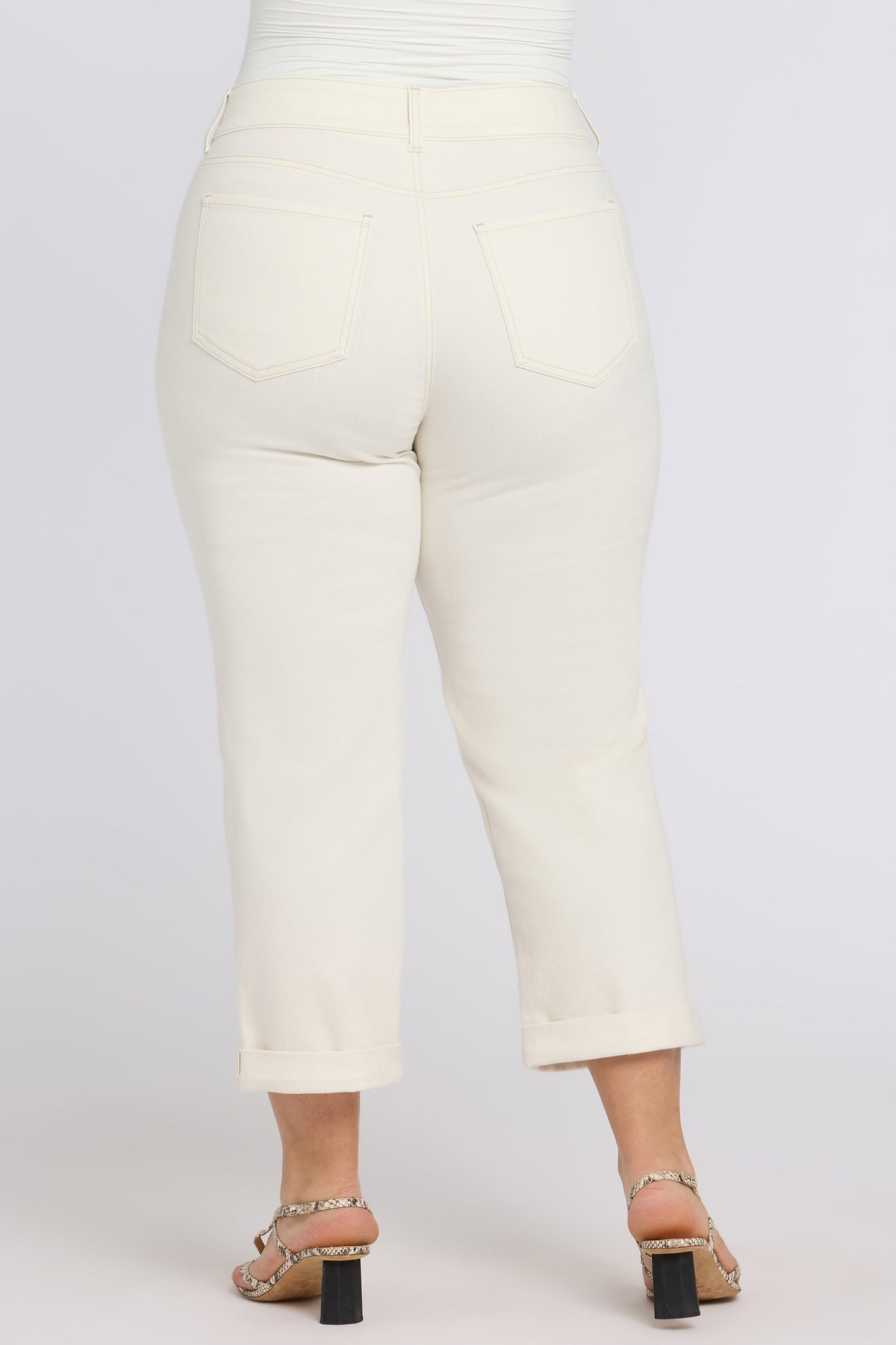Bailey Relaxed Straight Crop Jeans In Plus Size - Vintage White
