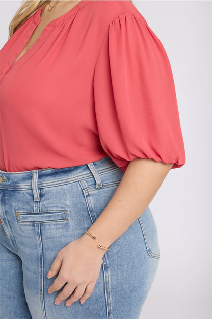 Short Puff Sleeved Popover Top in Plus Size - Chrysanthemum