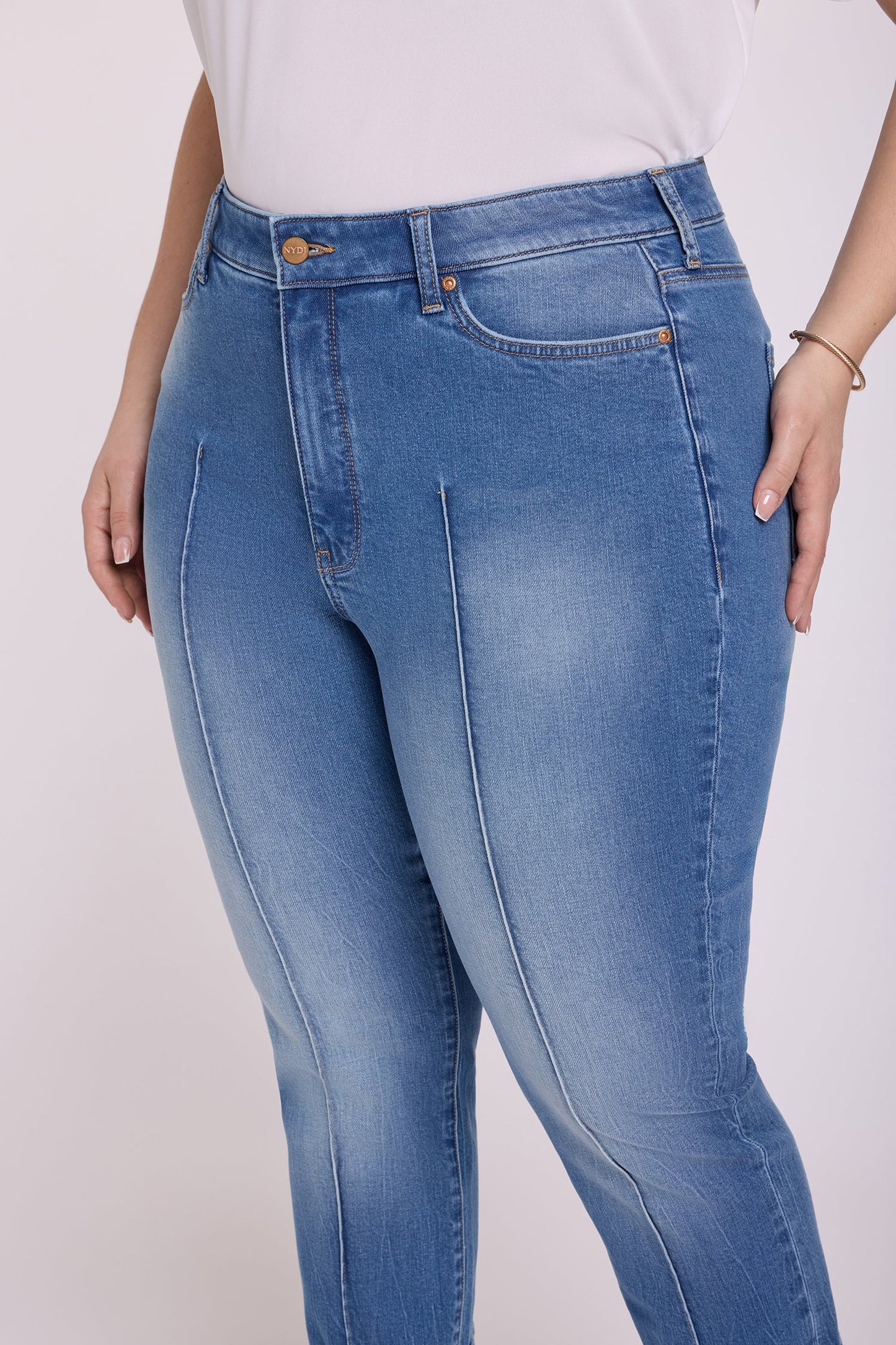 Marilyn Straight Jeans In Plus Size - Pacifica