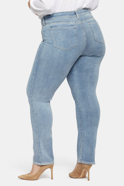 Marilyn Straight Jeans In Plus Size - Haley
