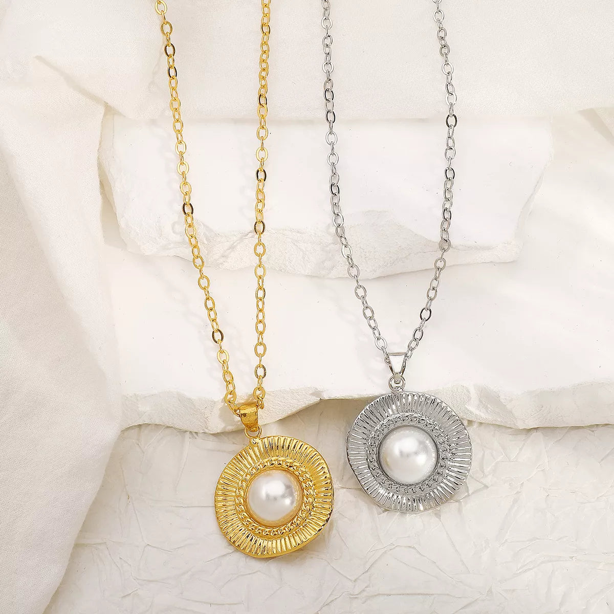 Alloy Pearl Pendant Necklace